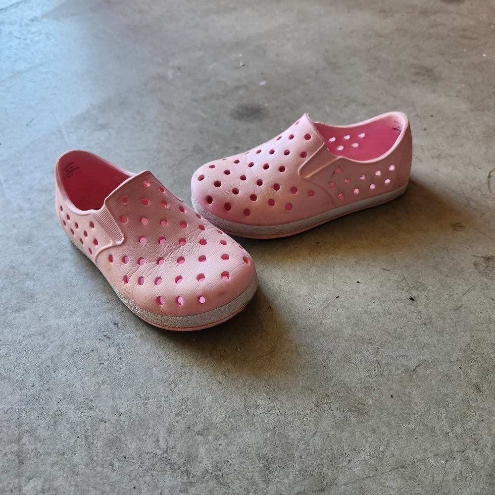 Cat & Jack girls pink water shoes